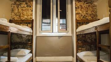 Quadruple Room | Desk, iron/ironing board, cots/infant beds, free WiFi