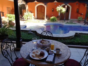 Breakfast area - Casa La Merced (Granada)