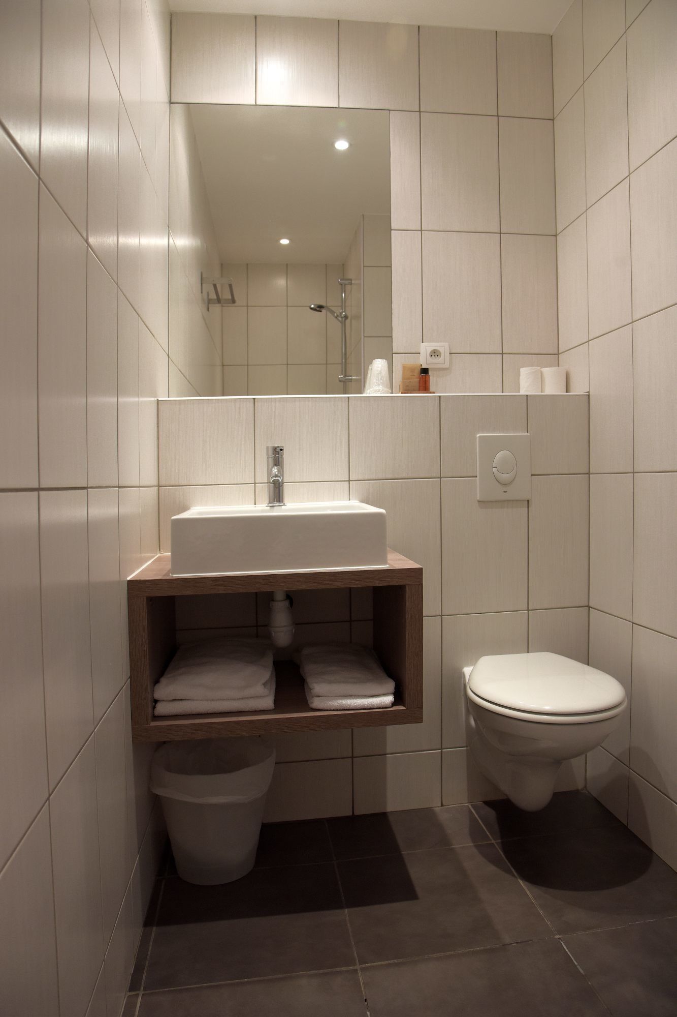 double room | bathroom sink