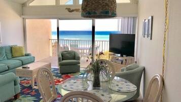 Unit 110 Gulf Front | In-room dining