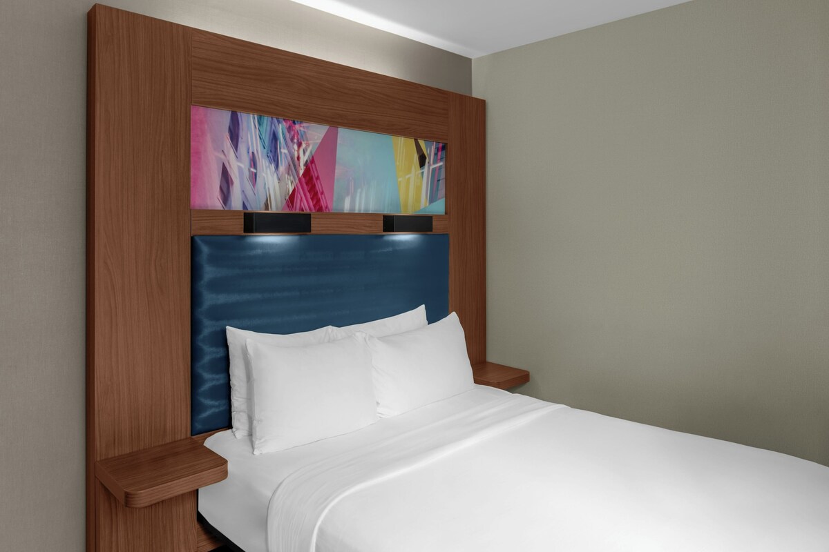 Hochwertige Bettwaren, Pillowtop-Betten, Zimmersafe, Schreibtisch