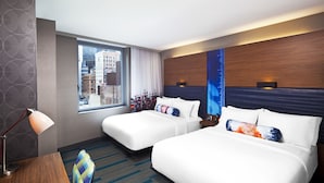 A hotel room with two beds, a desk, a lamp, and a view of the city. - Aloft by Marriott Manhattan Downtown - Financial District (New York)
