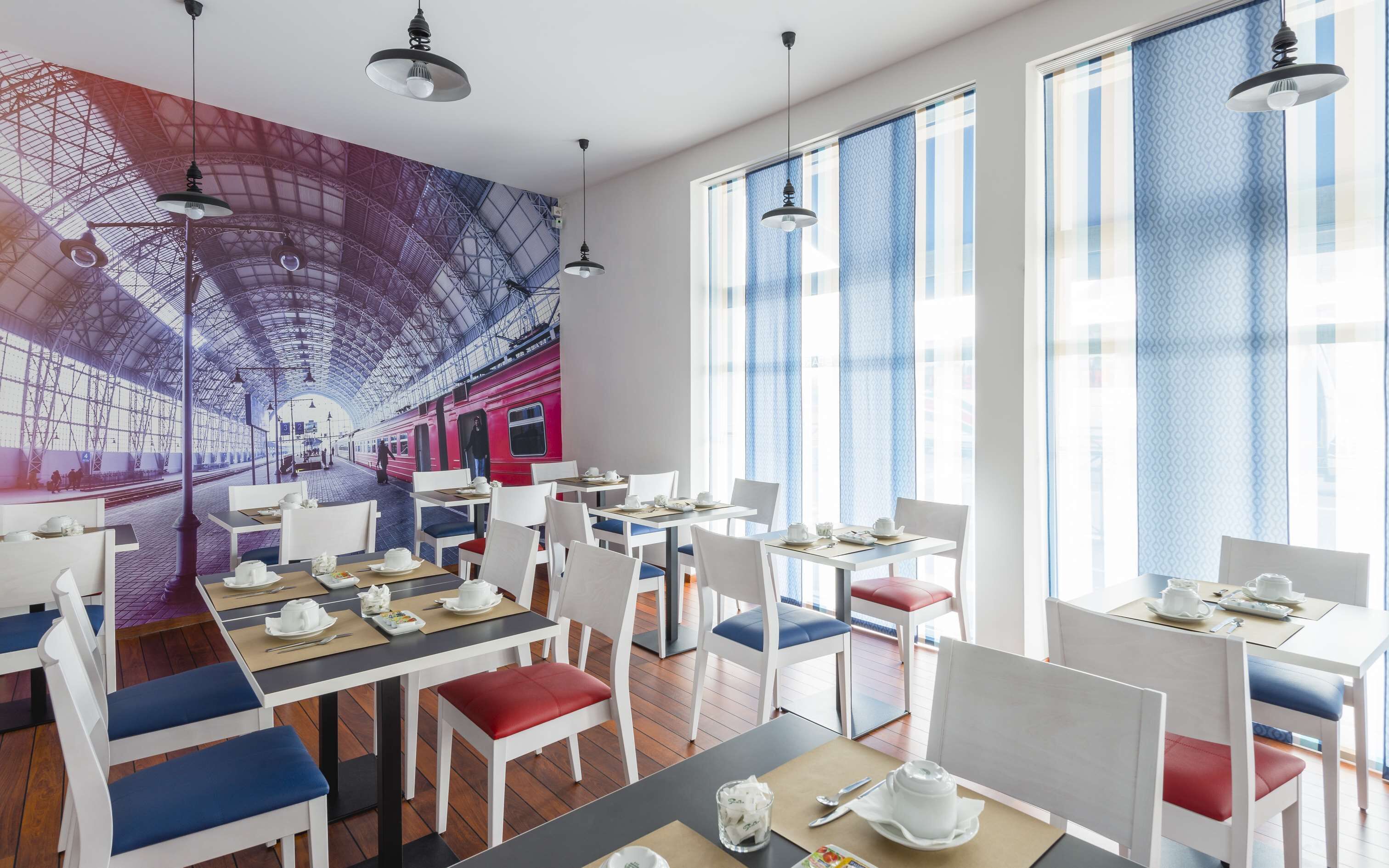 Daily continental breakfast (EUR 9.50 per person)