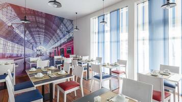 Daily continental breakfast (EUR 9.50 per person)