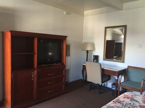 Laptop workspace, blackout drapes, iron/ironing board, free WiFi - Pacific Heights Inn (San Francisco)