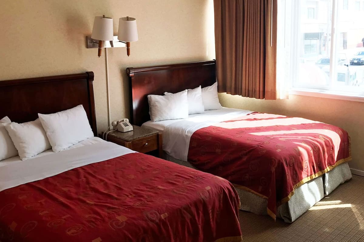 Laptop workspace, blackout curtains, iron/ironing board, free WiFi