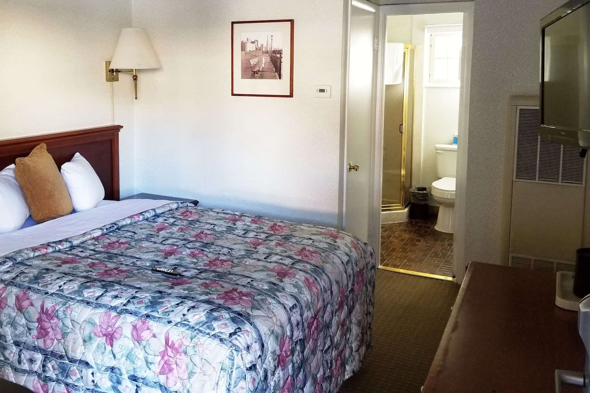 Room, 1 Queen Bed, Non Smoking, Private Bathroom | Laptop workspace, blackout curtains, iron/ironing board, free WiFi