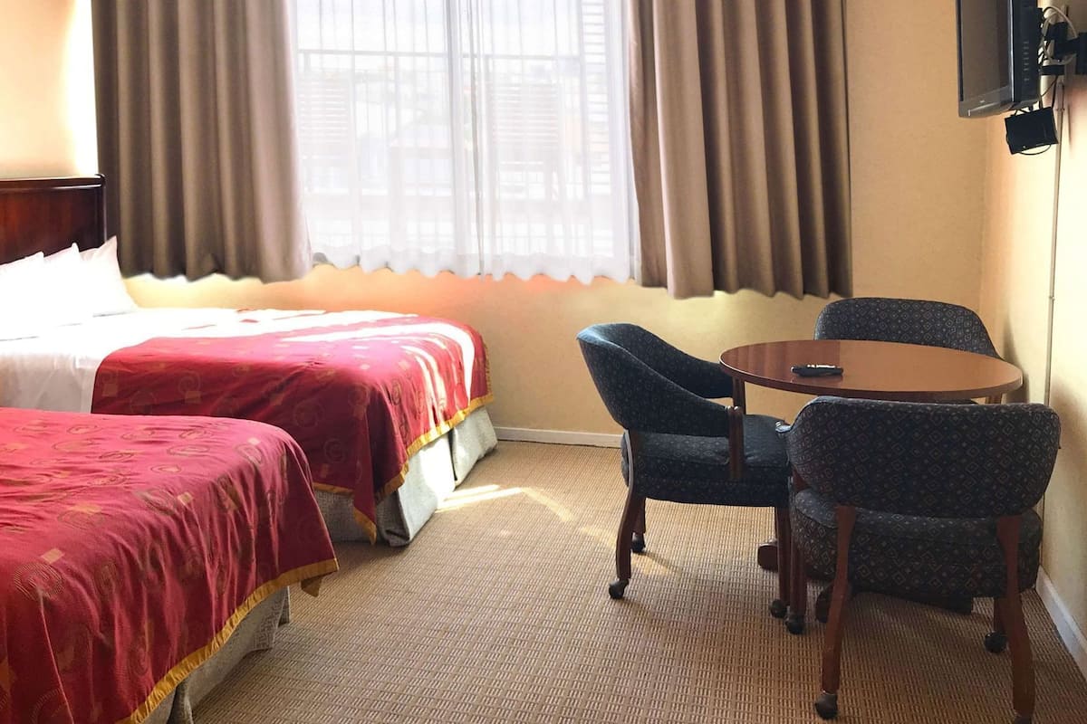 Laptop workspace, blackout curtains, iron/ironing board, free WiFi