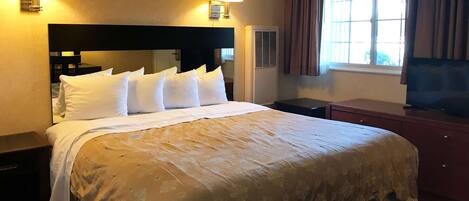 Laptop workspace, blackout drapes, iron/ironing board, free WiFi