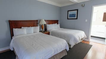 Skrivebord for bærbar PC, blendingsgardiner og strykejern/-brett