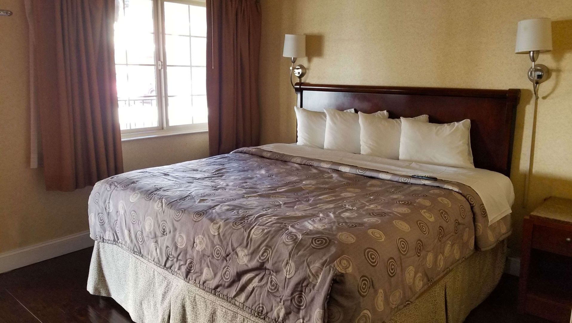 Espace de travail pour ordinateur portable, rideaux occultants