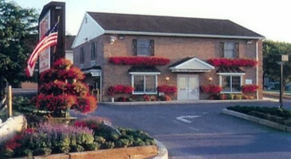 Exterior - Classic Inn (Lancaster)