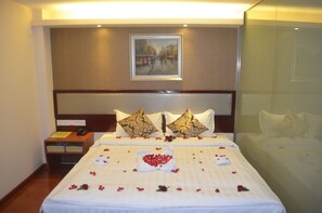 Minibar, desk, iron/ironing board, free WiFi