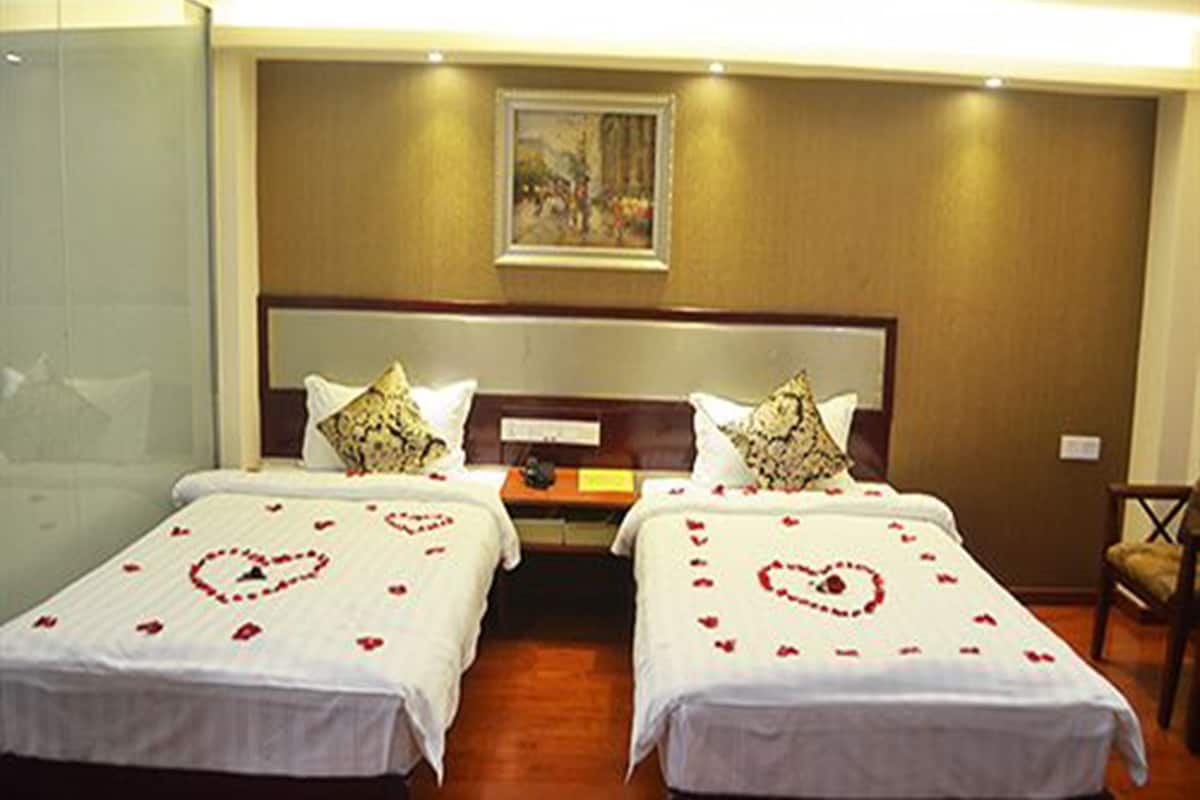 Minibar, desk, iron/ironing board, free WiFi