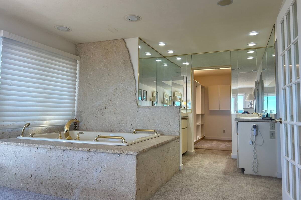 penthouse | 1 bedroom, blackout curtains, iron/ironing board, free wifi