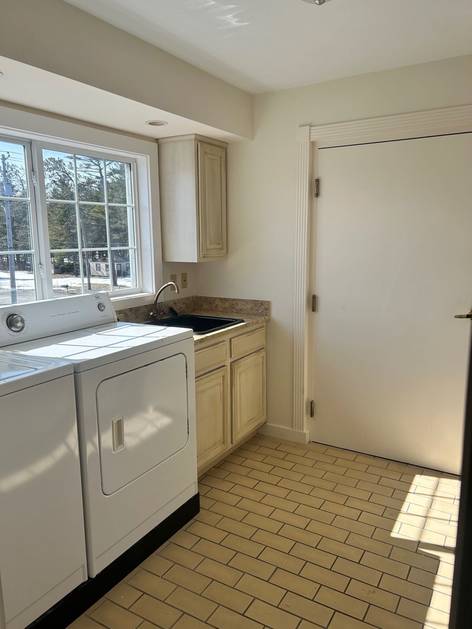 penthouse | living area | 55-inch tv with cable channels