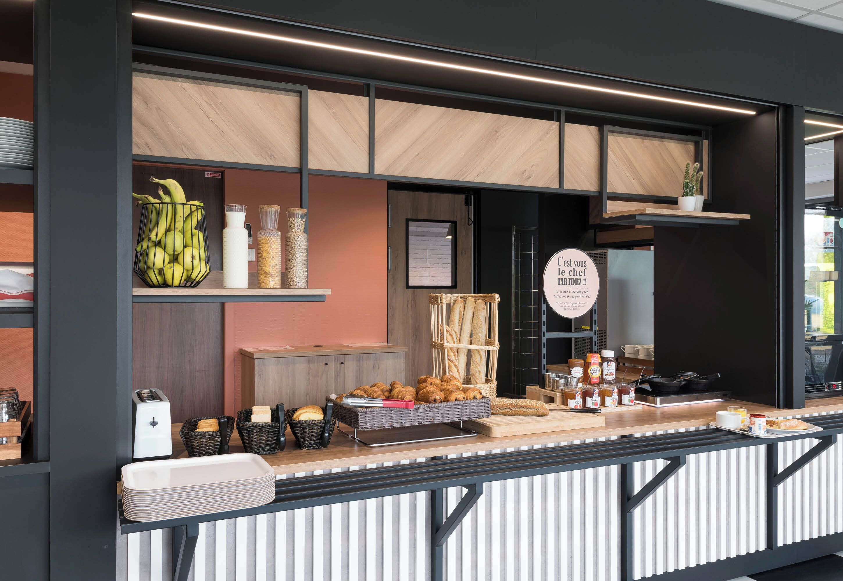 Café da manhã com buffet todos os dias mediante uma taxa