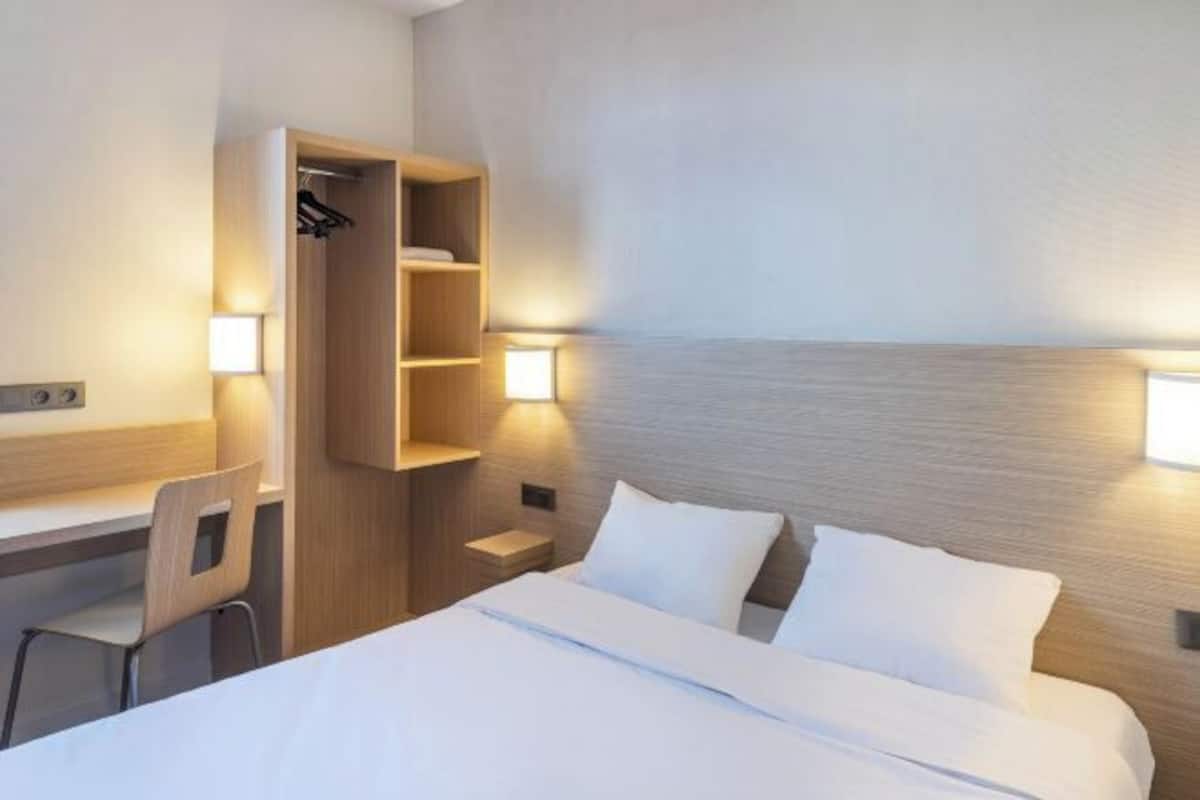 Desk, blackout drapes, free cribs/infant beds, free WiFi