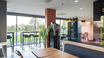 Colazione a buffet a pagamento, servita tutte le mattine