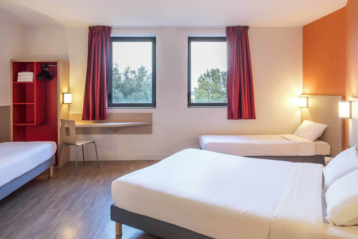 room, multiple beds (quadruple) | desk, blackout curtains, free cots/infant beds, free wifi