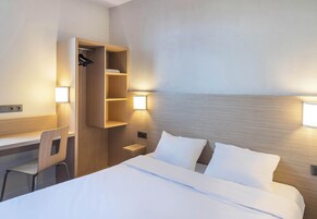 Double Room, 1 Double Bed | Desk, blackout drapes, free cribs/infant beds, free WiFi