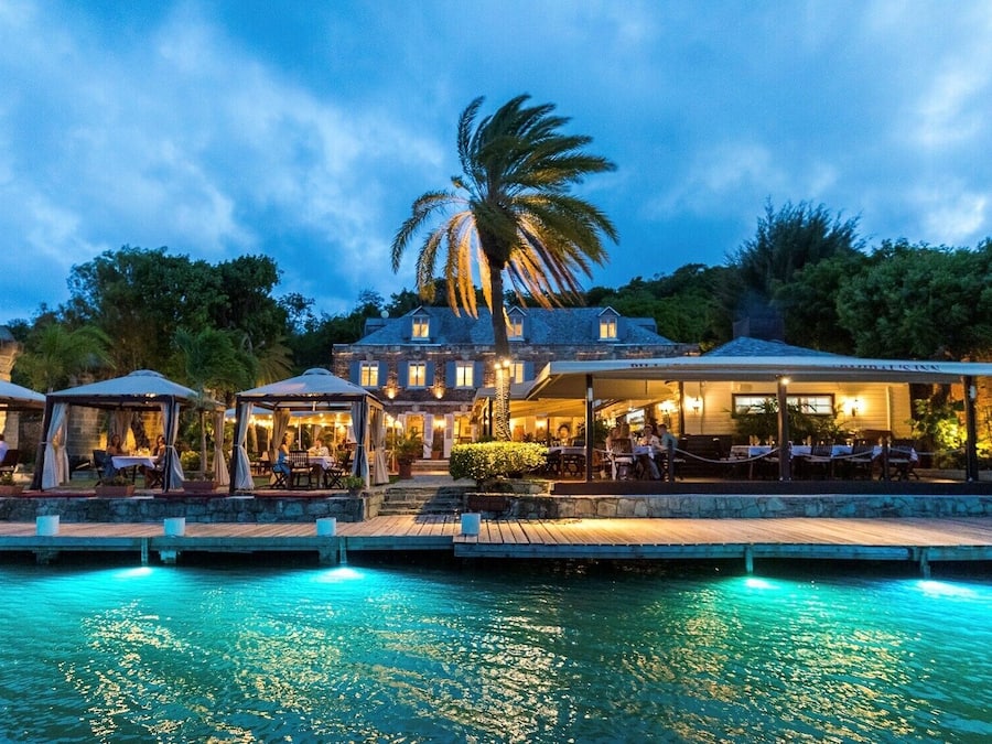 2 restaurants, breakfast, lunch, dinner served; international cuisine