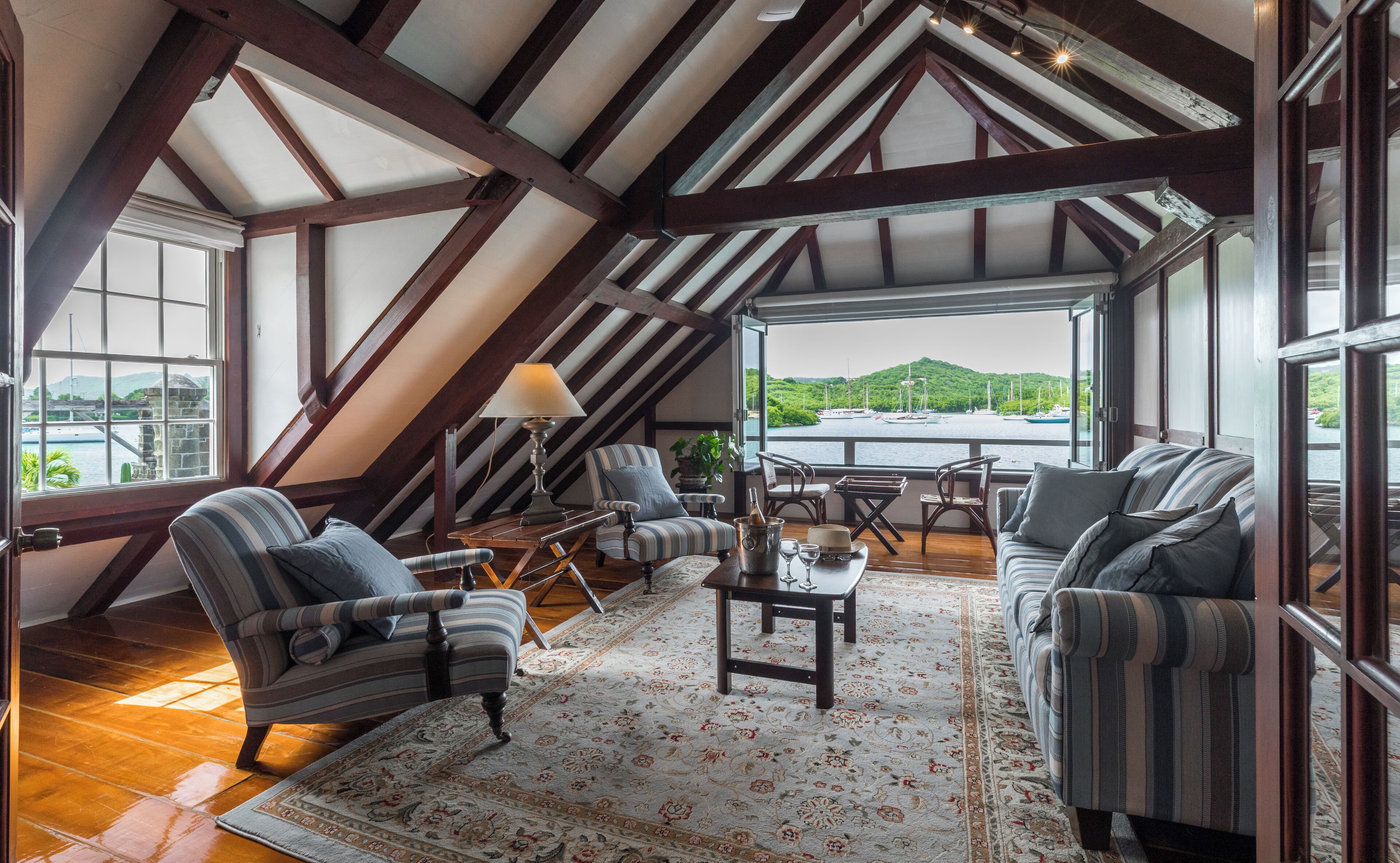 deluxe loft, harbour view | living area