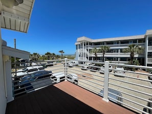 Deluxe Room with King Bed, Limited Ocean View, Balcony and Whirlpool Spa Tub | Balcony view