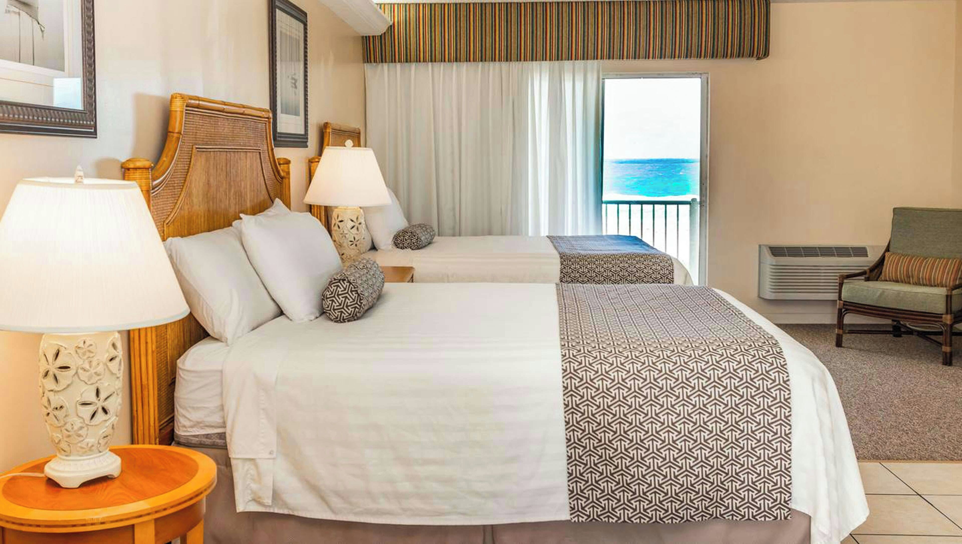 Chambre, 2 grands lits, non-fumeur, vue sur la plage | Accès au Wi-Fi (inclus), literie fournie