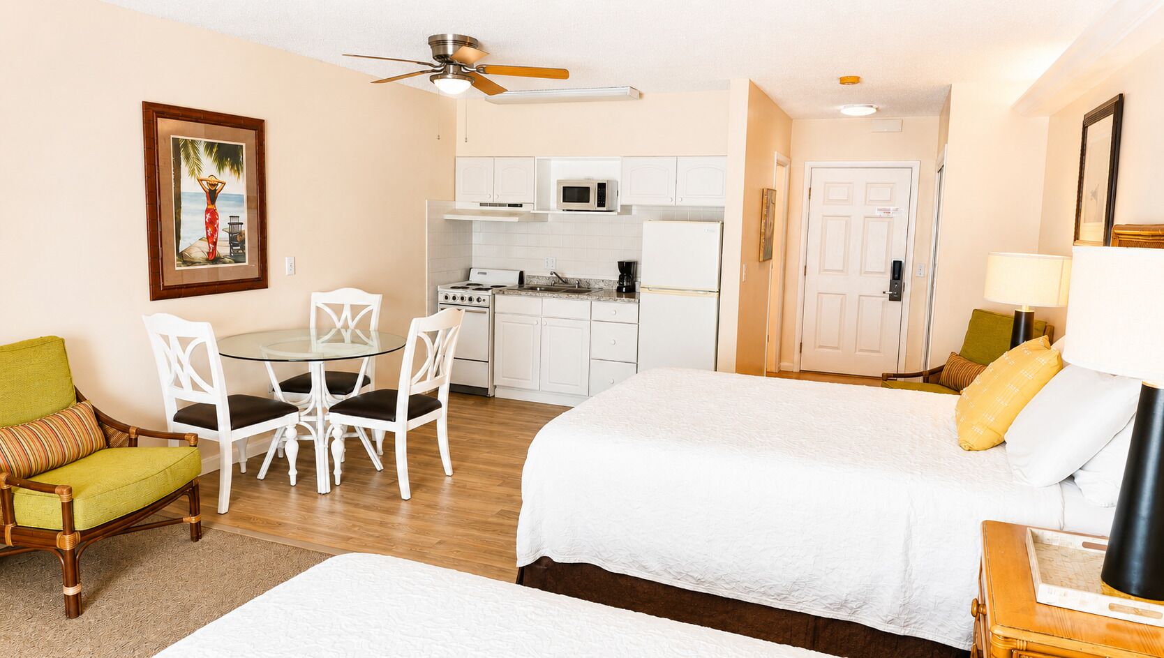 Habitación, 2 camas Queen size, para no fumadores, vista a la playa | Wifi gratis y ropa de cama 