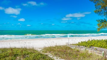 Room, 2 Queen Beds, Non Smoking, Beach View | Free WiFi, bed sheets