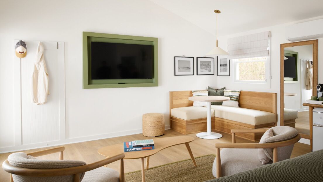 Cottage Deluxe King | Living area | 50-inch flat-screen TV with cable channels, streaming services