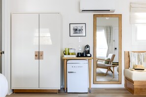 Dundyner, safe på rommet, strykejern/-brett og barnesenger (inkludert)