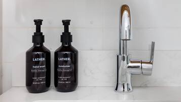 Combined shower/tub, deep soaking tub, free toiletries, hair dryer