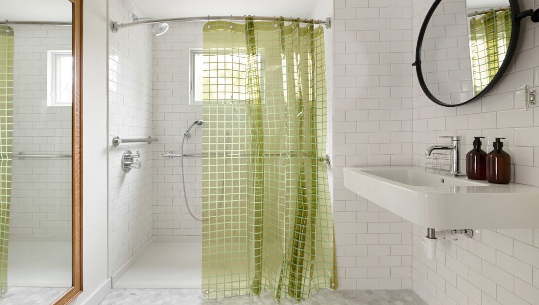 Habitación Deluxe | Baño | Tina con regadera, amenidades de baño gratuitas, secadora de cabello 