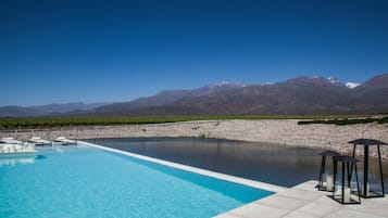 Piscine extérieure (ouverte en saison)
