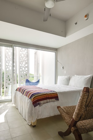 Standard Room (Estandar) | Premium bedding, down comforters, memory foam beds, in-room safe. El Blok