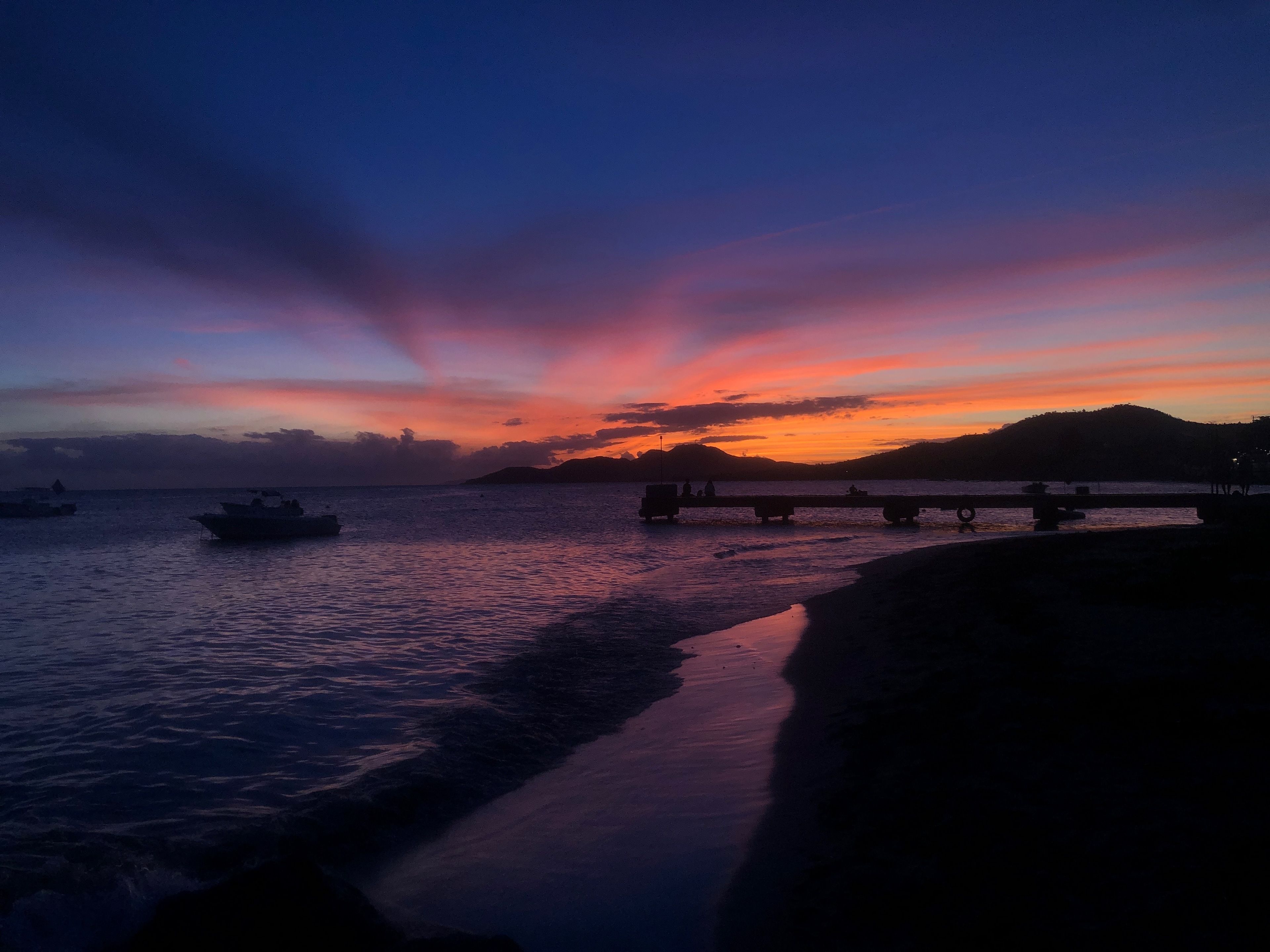 beach nearby, white sand, beach towels