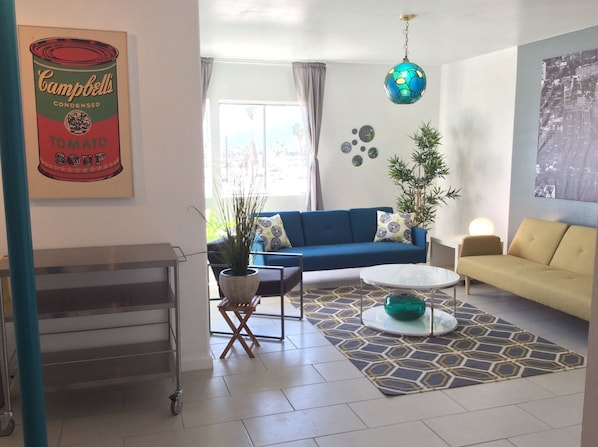  Condo, 2 Bedrooms, 2 Queens, 2 Sofabeds, Full Kitchen, Mountain View | Living room | Flat-screen TV, DVD player
