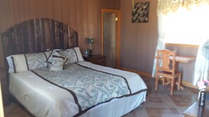 Iron/ironing board, rollaway beds - Hotel Meson del Vino (Valle de Guadalupe)