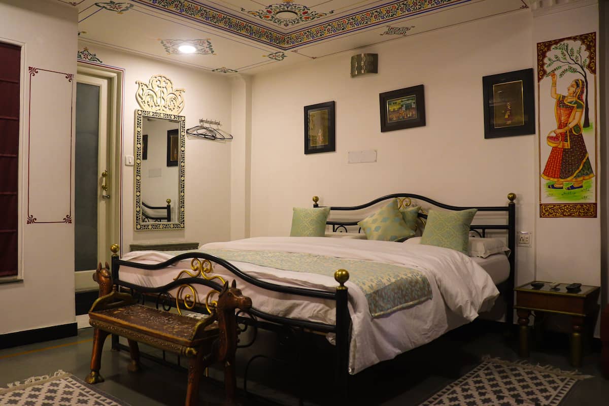 Deluxe Large Suite, City View | Blackout drapes, soundproofing, internet, bed sheets
