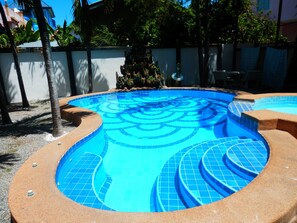 Kolam renang outdoor