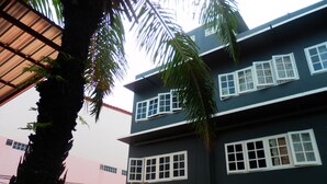 A multi-story building with multiple windows and a visible air conditioning unit. - Evelyn Residence (Pattaya)