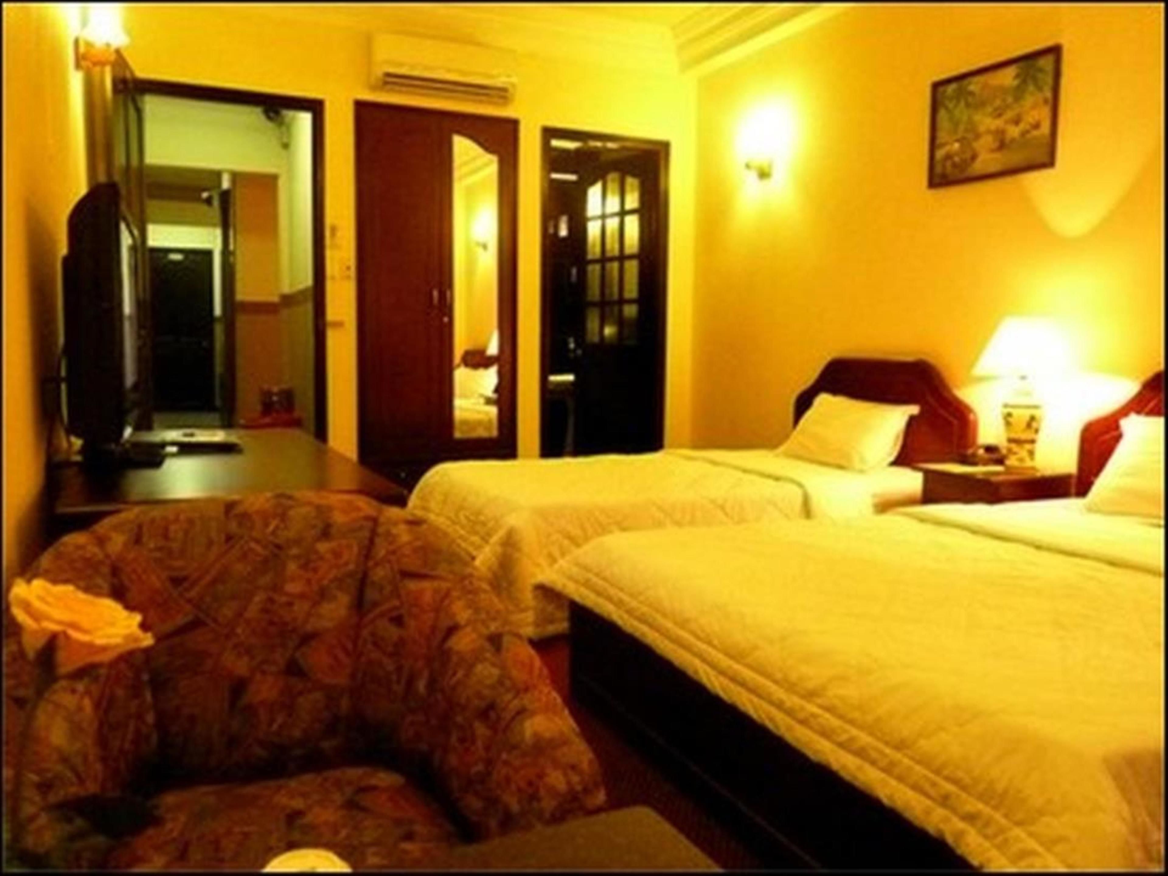 Suite (Triple) | Minibar, in-room safe, desk, free WiFi