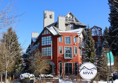 Alpenglow Lodge by MountainView