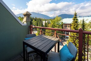 Queen Studio | Terrace/patio - Alpenglow Lodge by MountainView (Whistler)