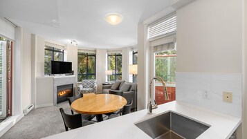 One Bedroom with Private Hot Tub | Living area | 50-cm flat-screen TV with cable channels, TV, fireplace