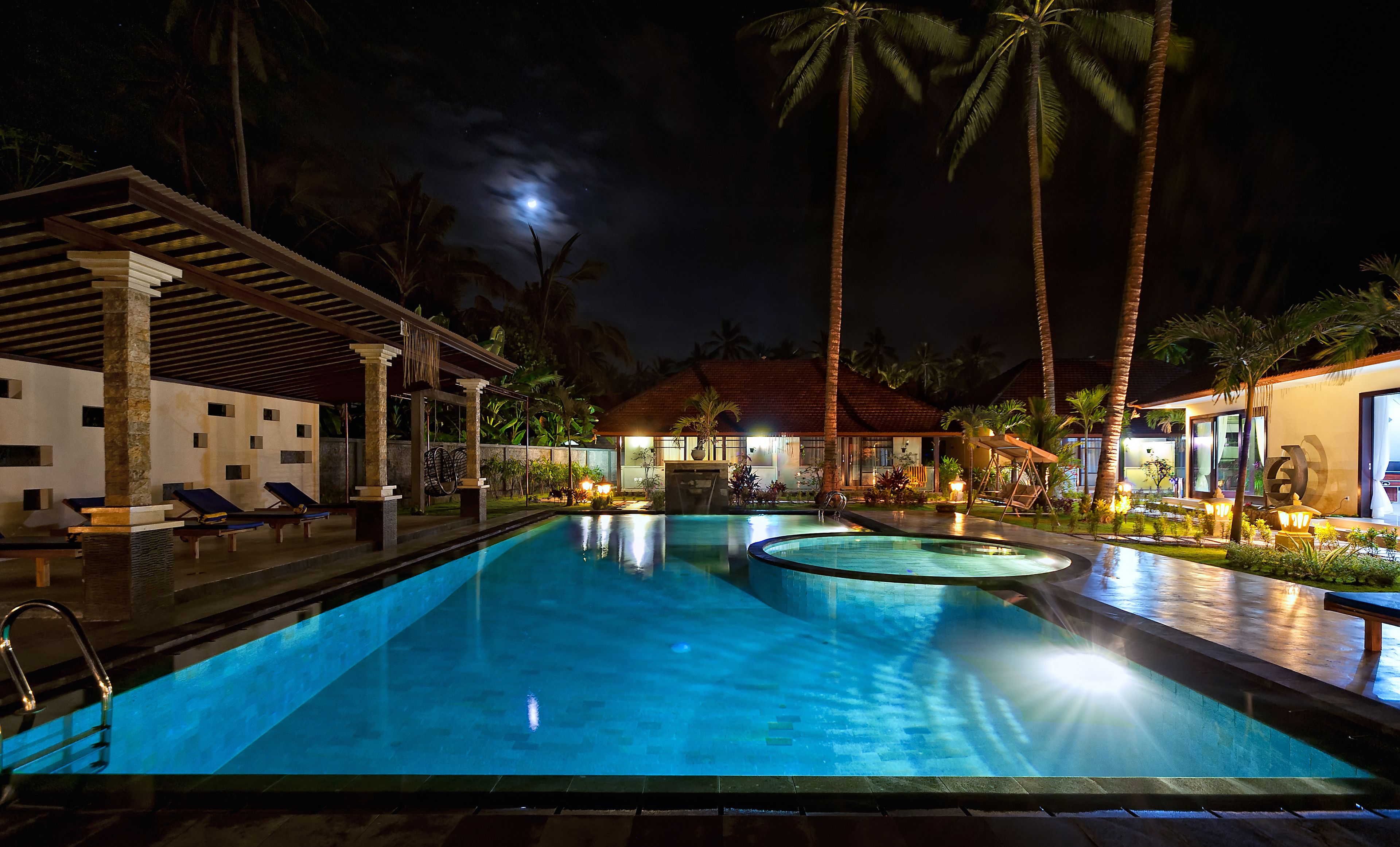 outdoor pool, pool loungers