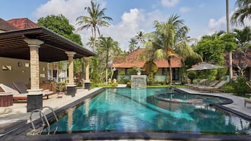 Outdoor pool, sun loungers