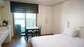 Standard Queen Room | Bàn, bàn ủi/dụng cụ ủi quần áo, truy cập Internet không dây miễn phí 